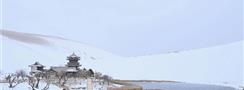 甘肃敦煌：雪润鸣沙 月泉如画